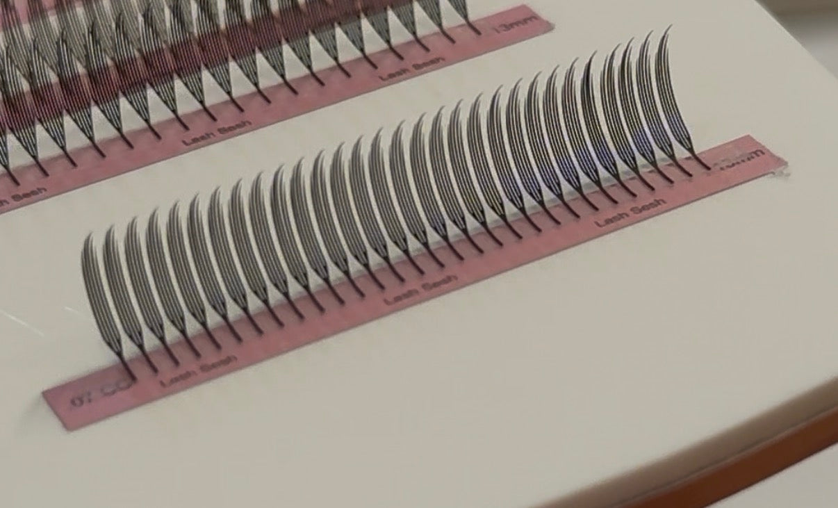 Petite Luna Anime Lash Trays