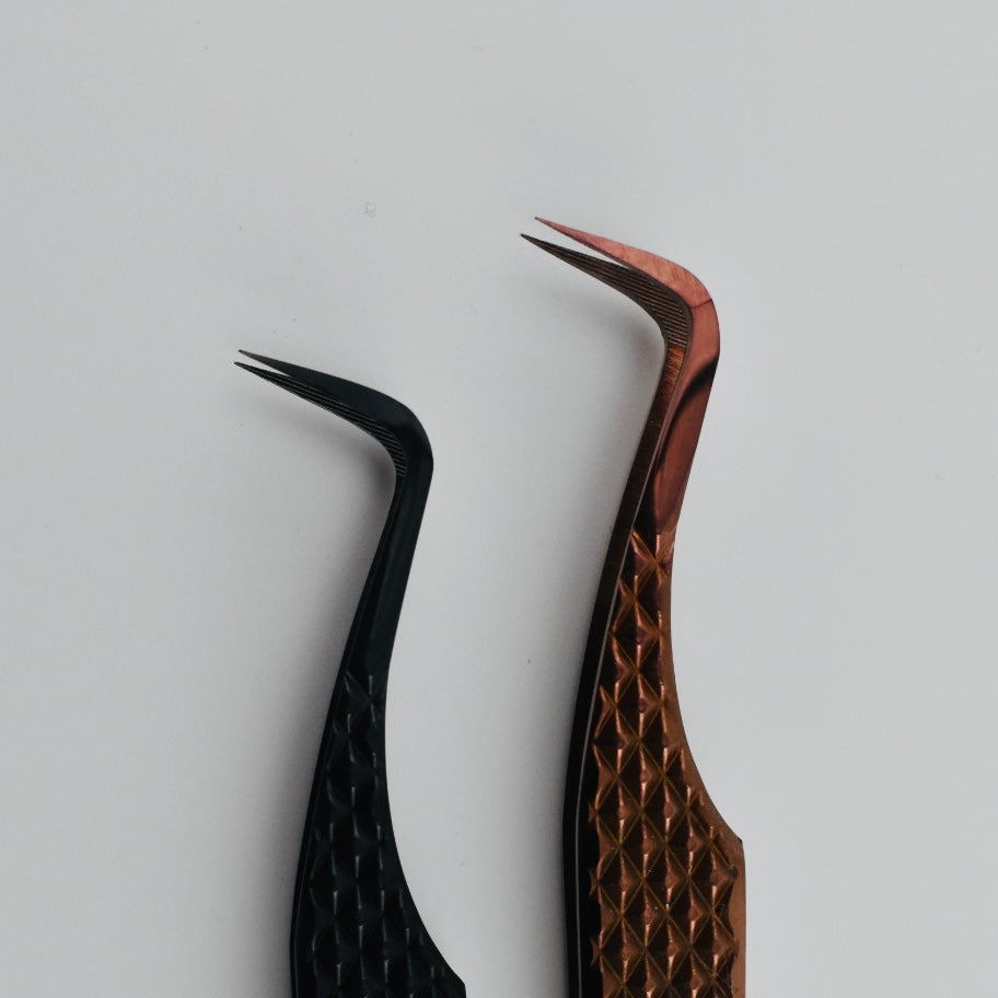 Sleek Curve Tweezer